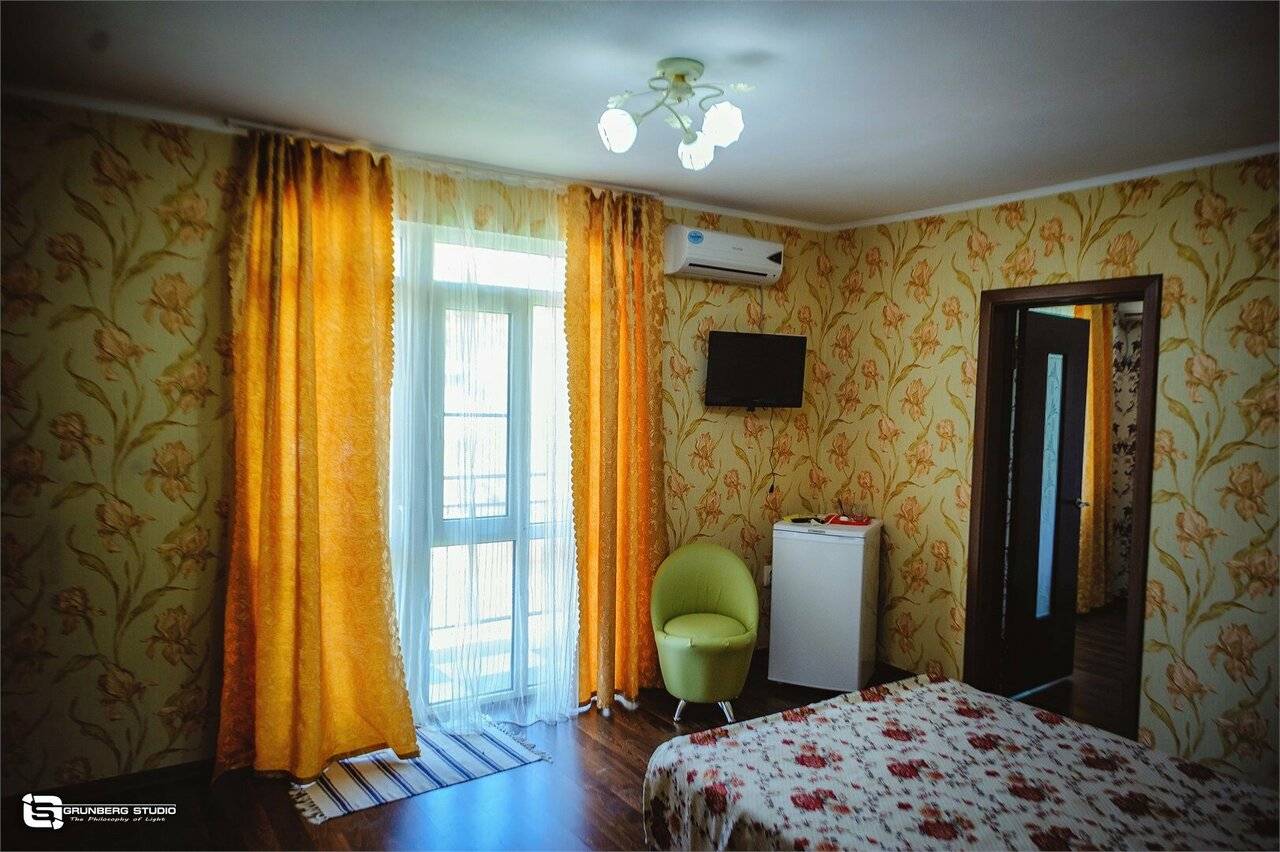 Фотографии номера Семейный номер комфорт в Гостинице Гармония Лазаревское