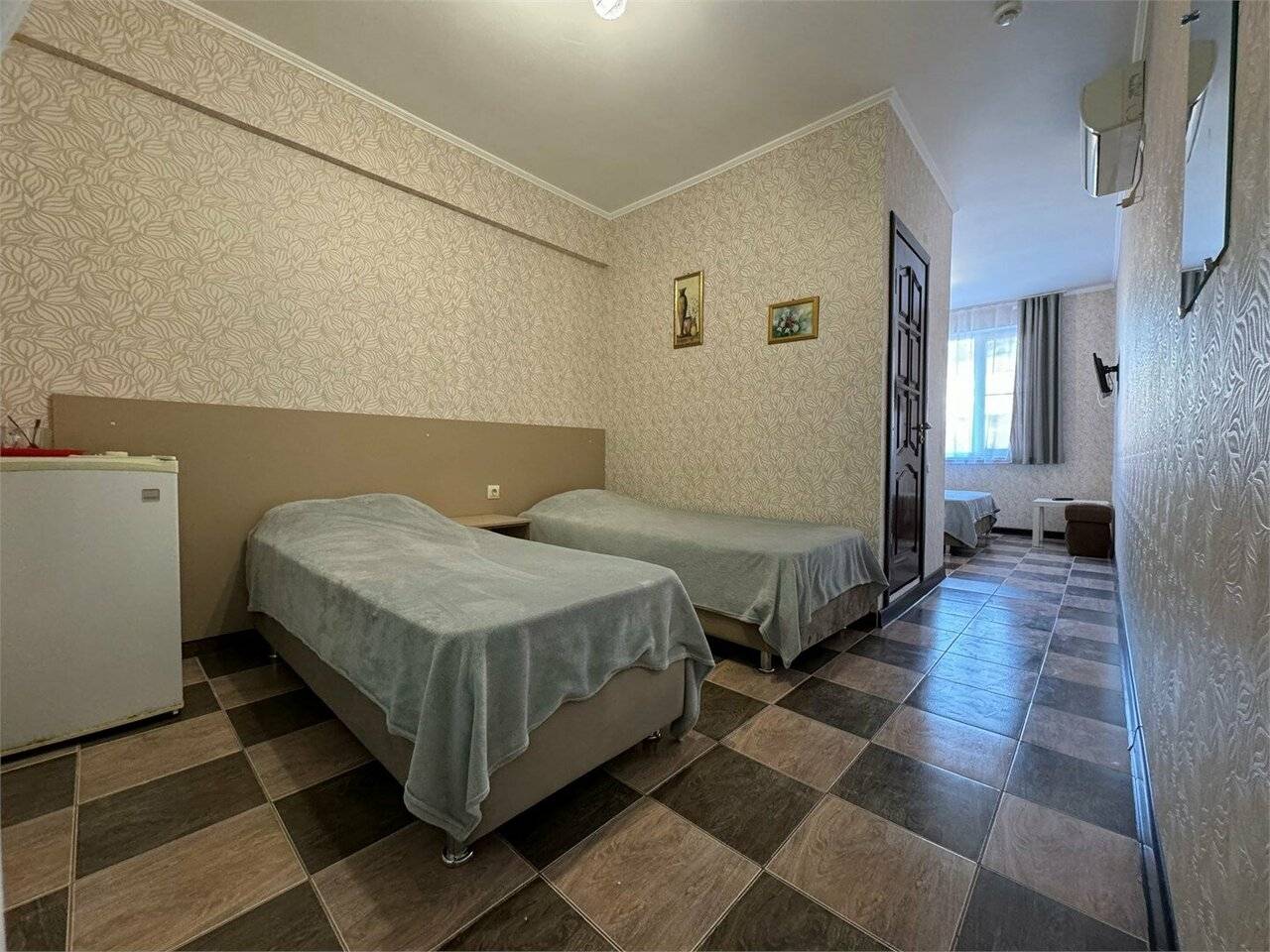 Фотографии номера Четырехместный номер «Комфорт» в Гостинице Гармония Лазаревское