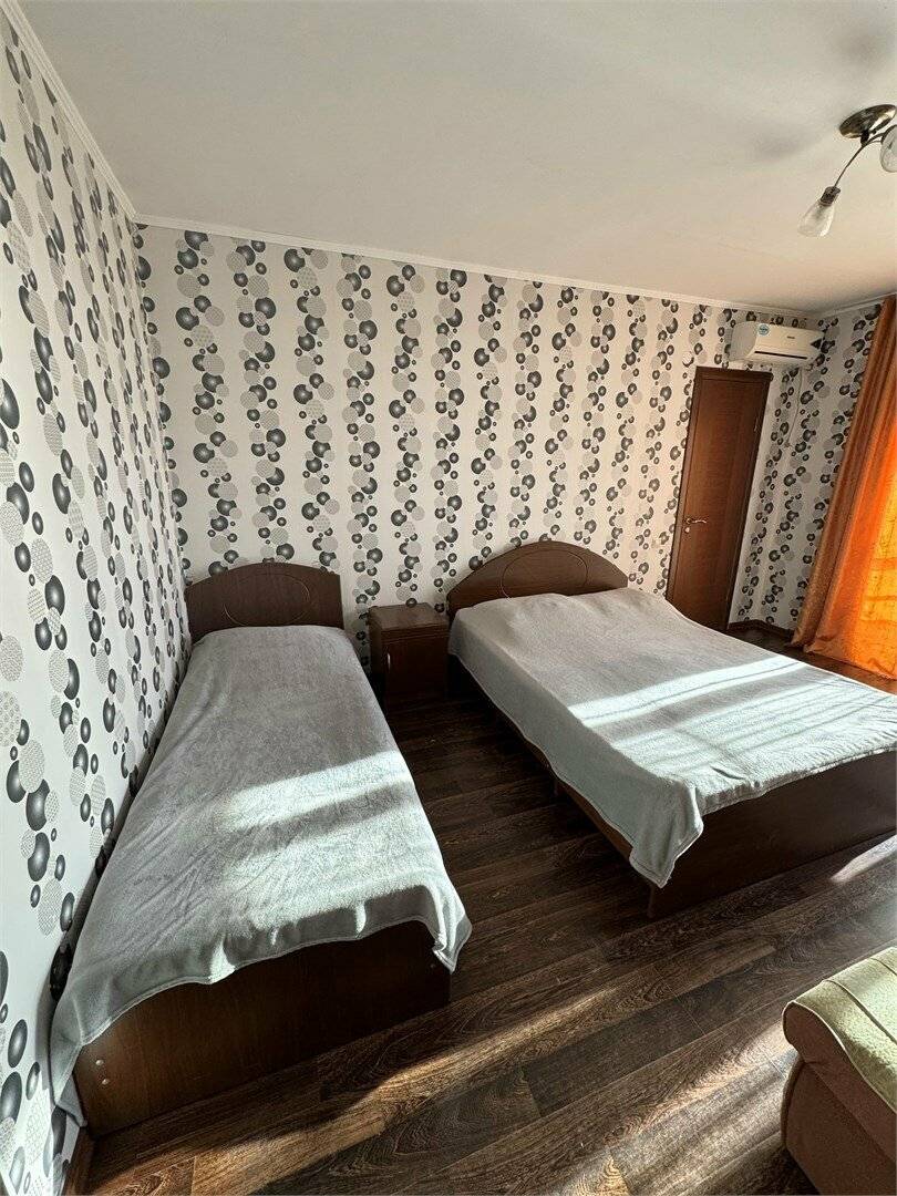 Фотографии номера Трехместный номер в Гостинице Гармония Лазаревское