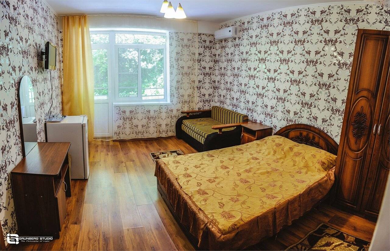 Фотографии номера Четырехместный номер стандарт в Гостинице Гармония Лазаревское