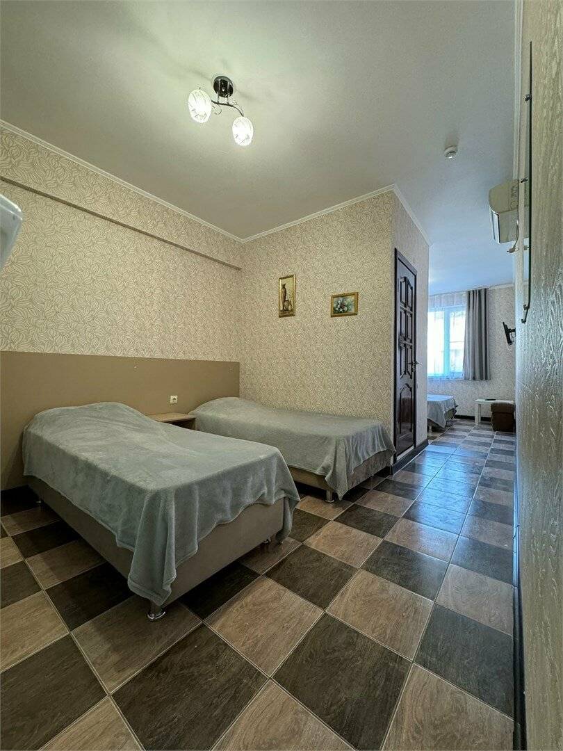 Фотографии номера Четырехместный номер «Комфорт» в Гостинице Гармония Лазаревское
