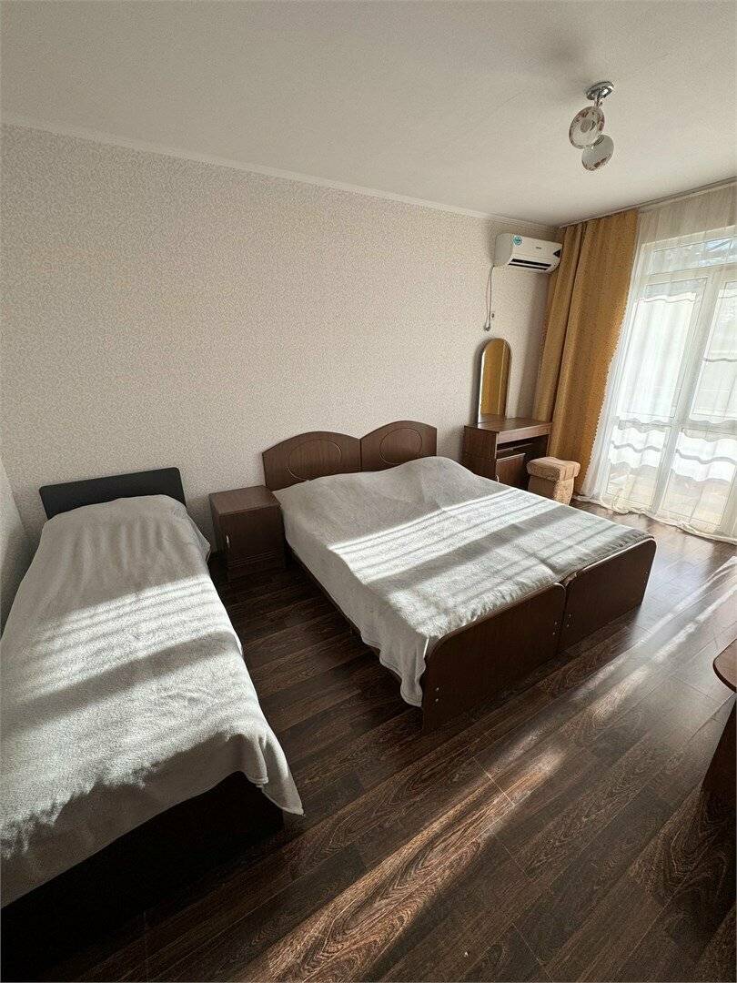 Фотографии номера Трехместный номер в Гостинице Гармония Лазаревское