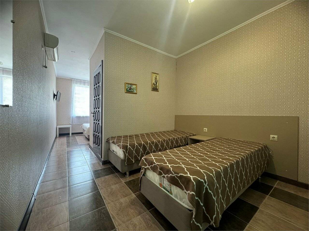 Фотографии номера Четырехместный номер «Комфорт» в Гостинице Гармония Лазаревское