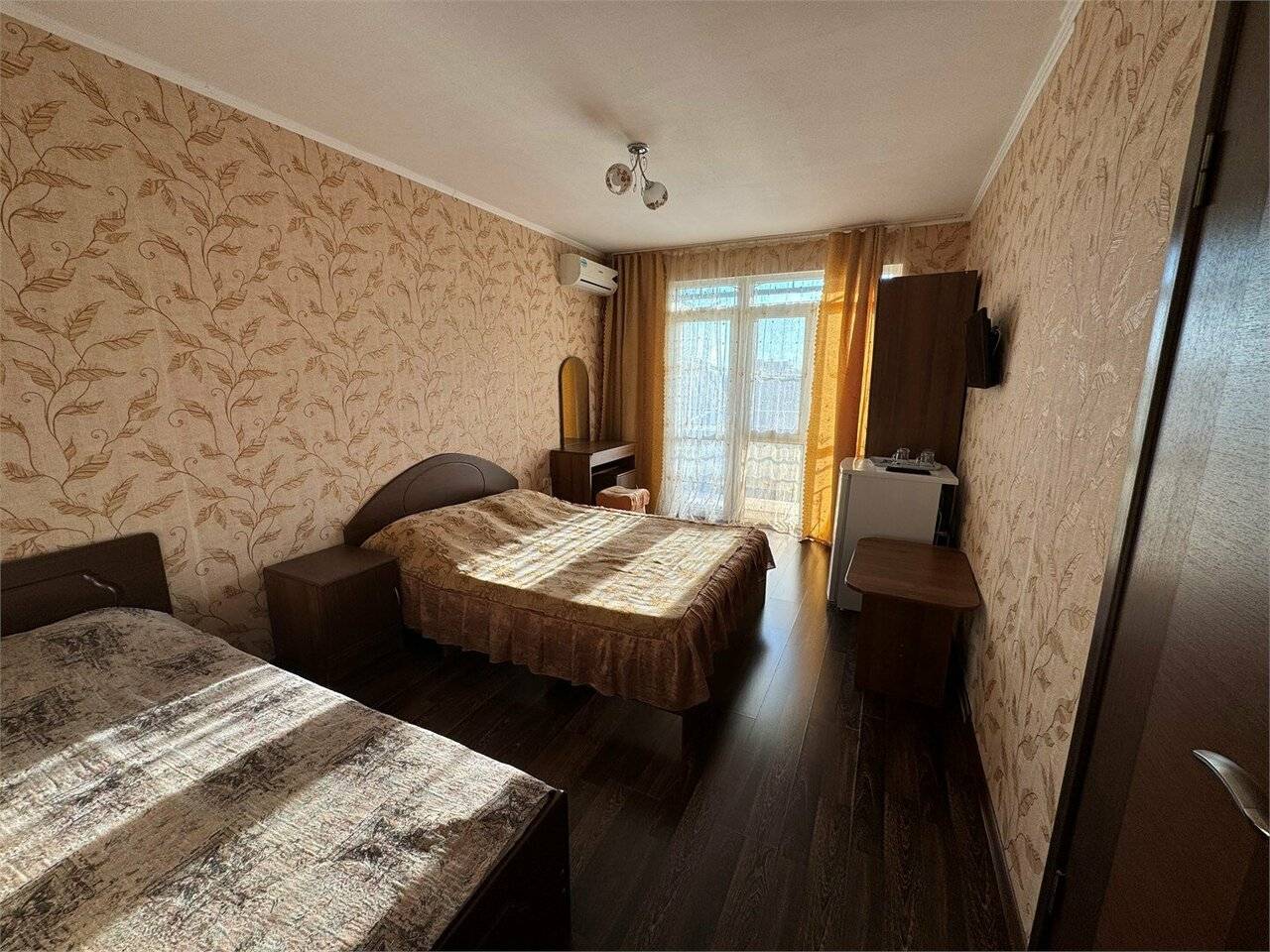 Фотографии номера Трехместный номер в Гостинице Гармония Лазаревское